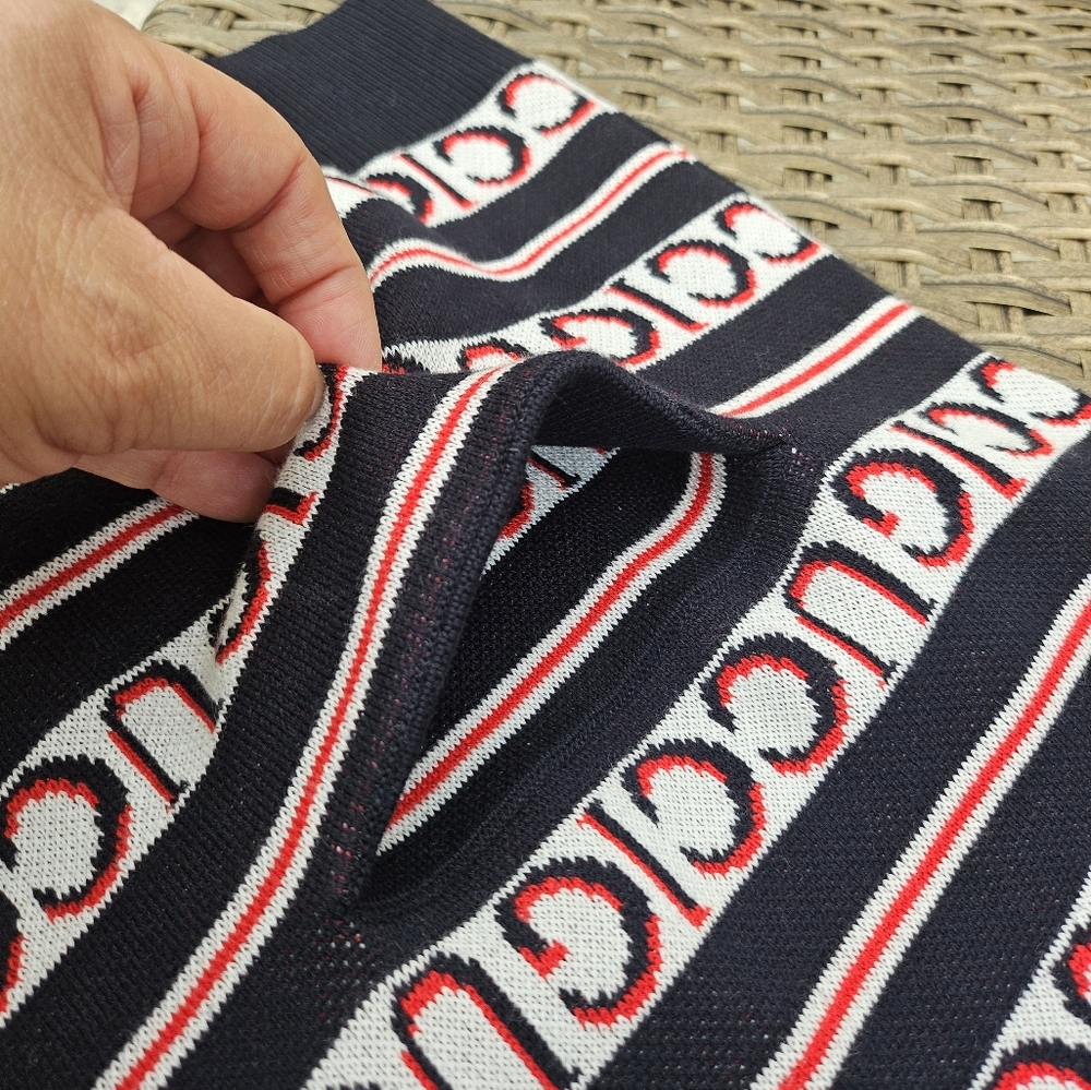 Gucci Black and Red Logo Cardigan - Picture 6 of 14